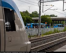X60_6052_och_ersattningsbussar_Jakobsbergs_station_2021-07-07